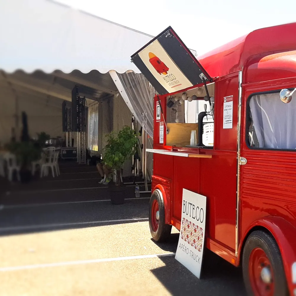 Camion rouge de street food