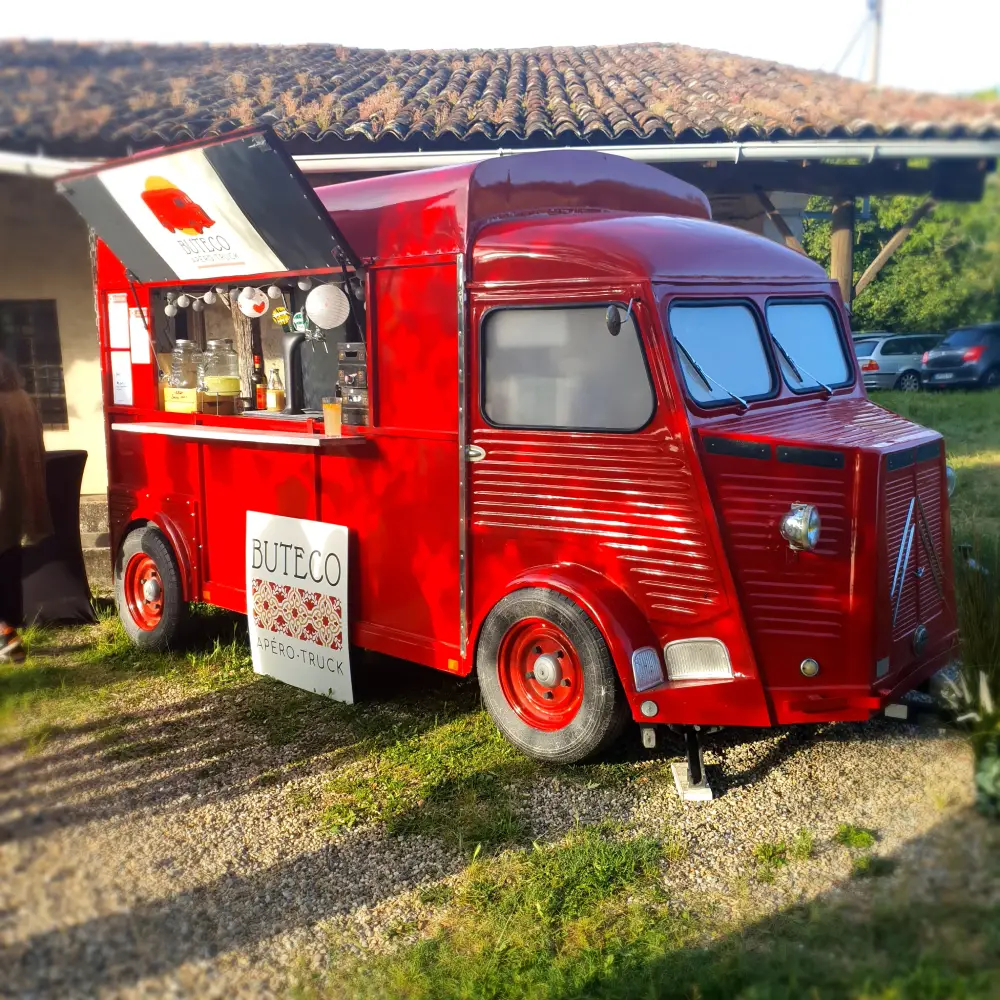 Camion de nourriture rouge vintage